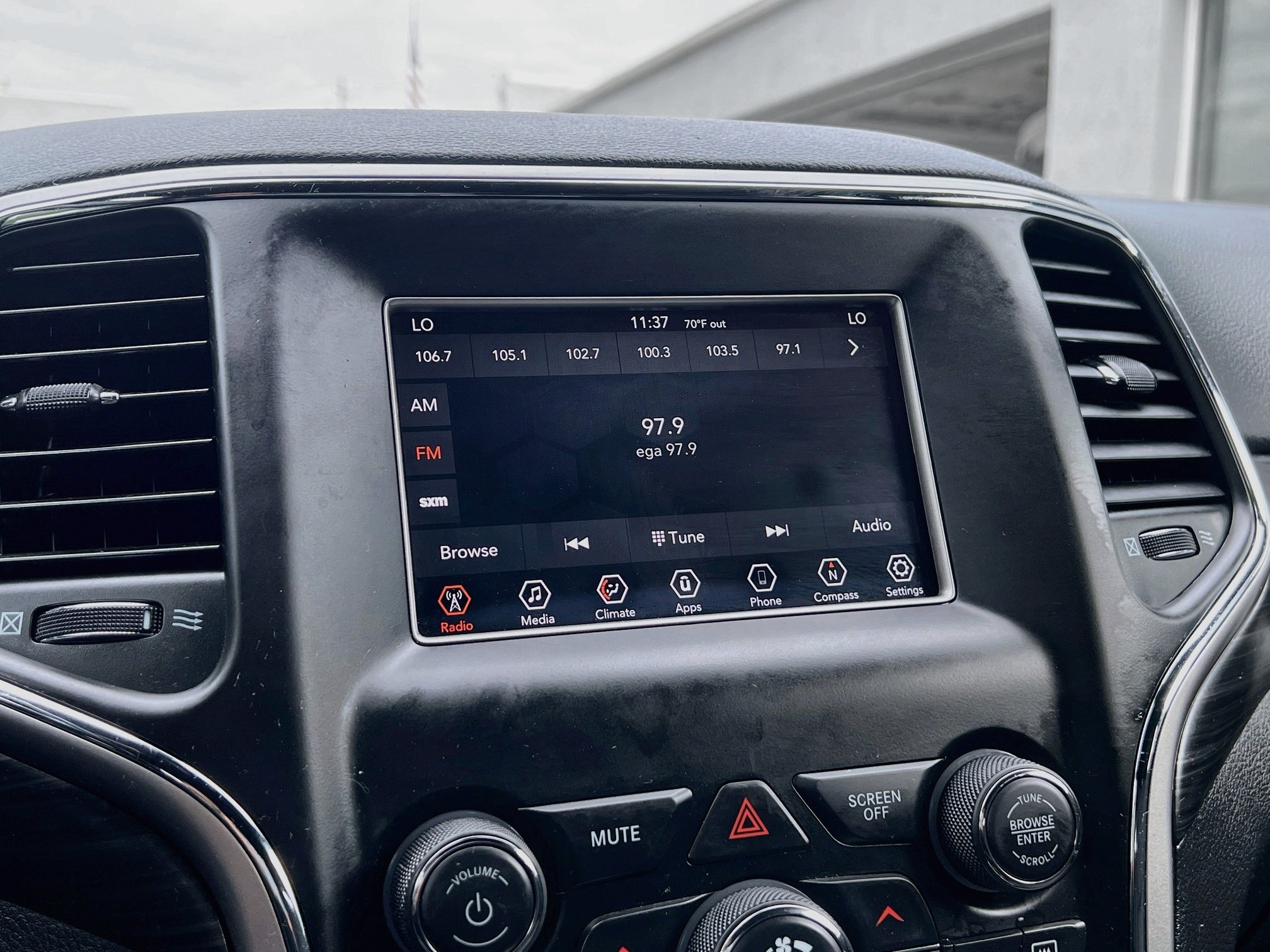Used 2019 Jeep Grand Cherokee Laredo AWD/4WD image 14
