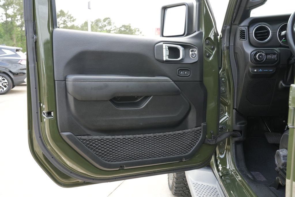 Used 2021 Jeep Wrangler Unlimited Sahara w/ Cold Weather Group AWD/4WD image 17