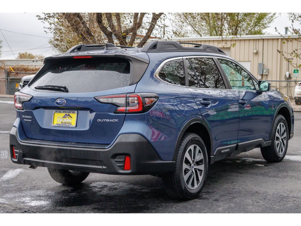 Used 2022 Subaru Outback Premium AWD/4WD image 3