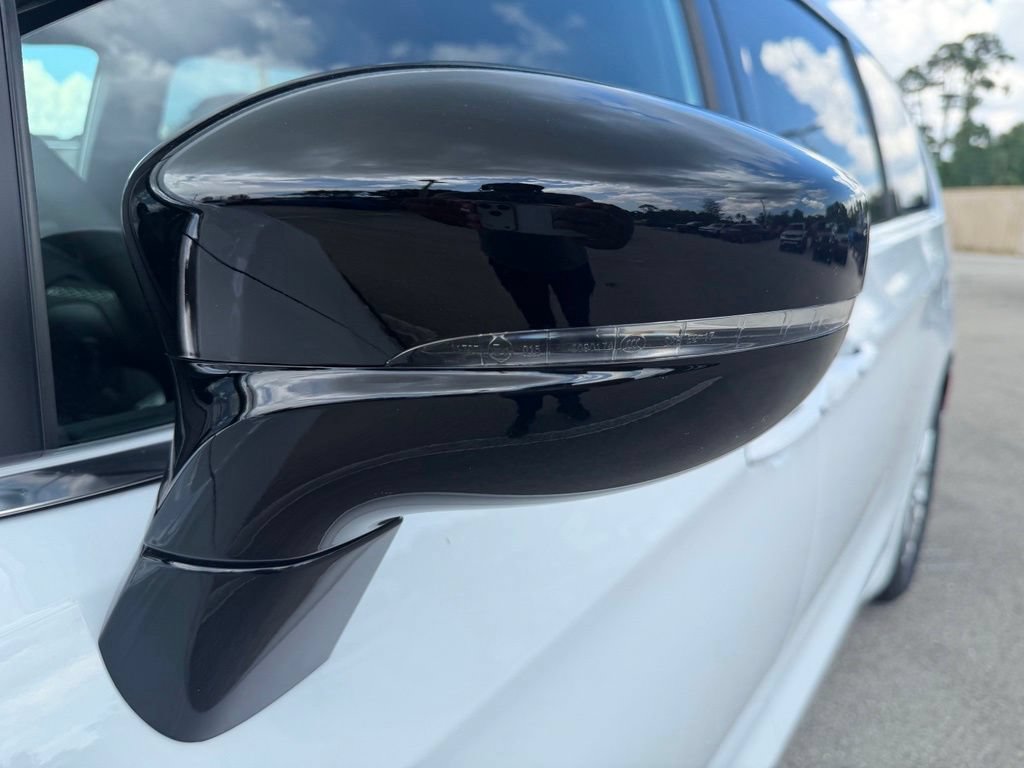 New 2027 Chrysler Pacifica Select w/ Family Tech Group FWD image 31