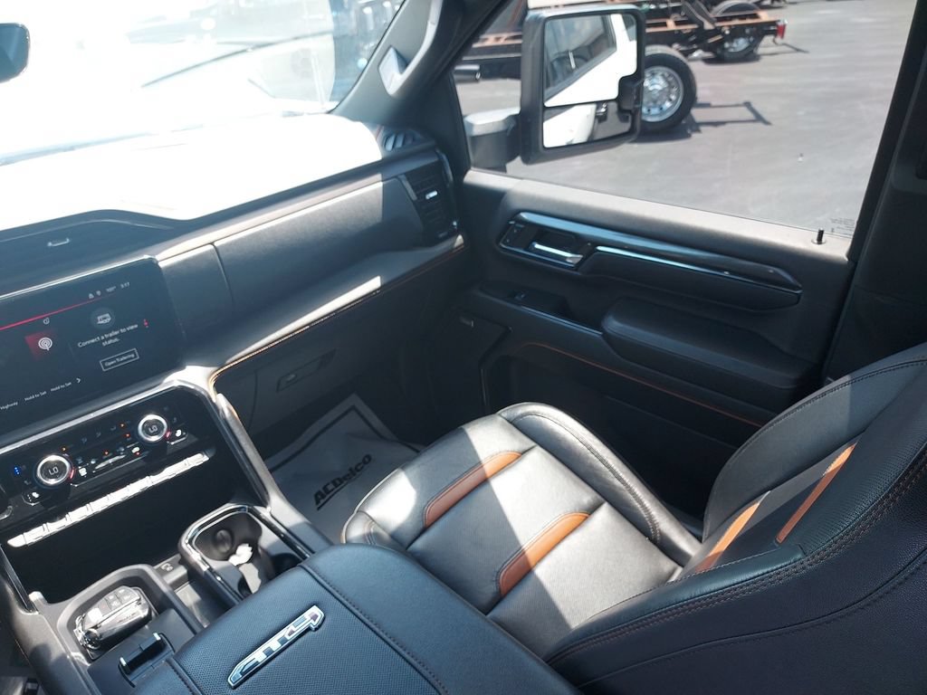 Used 2024 GMC Sierra 2500 AT4 w/ Technology Package AWD/4WD image 11