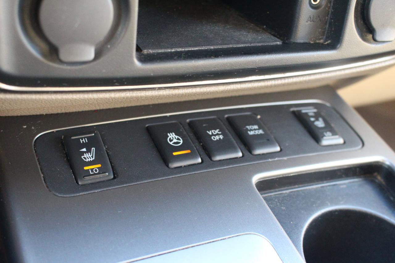 Used 2011 Nissan Armada Platinum w/ 2nd Row Captain Seat Pkg image 27