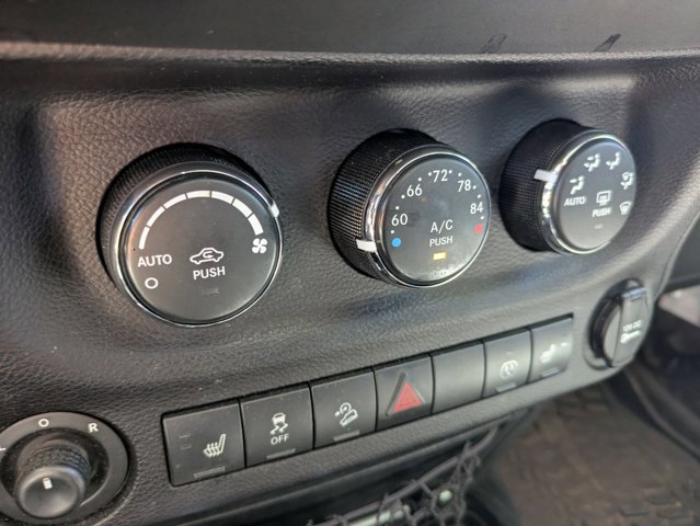 Used 2017 Jeep Wrangler Unlimited Rubicon AWD/4WD image 11