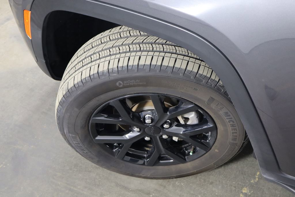 Used 2024 Jeep Grand Cherokee Altitude image 45