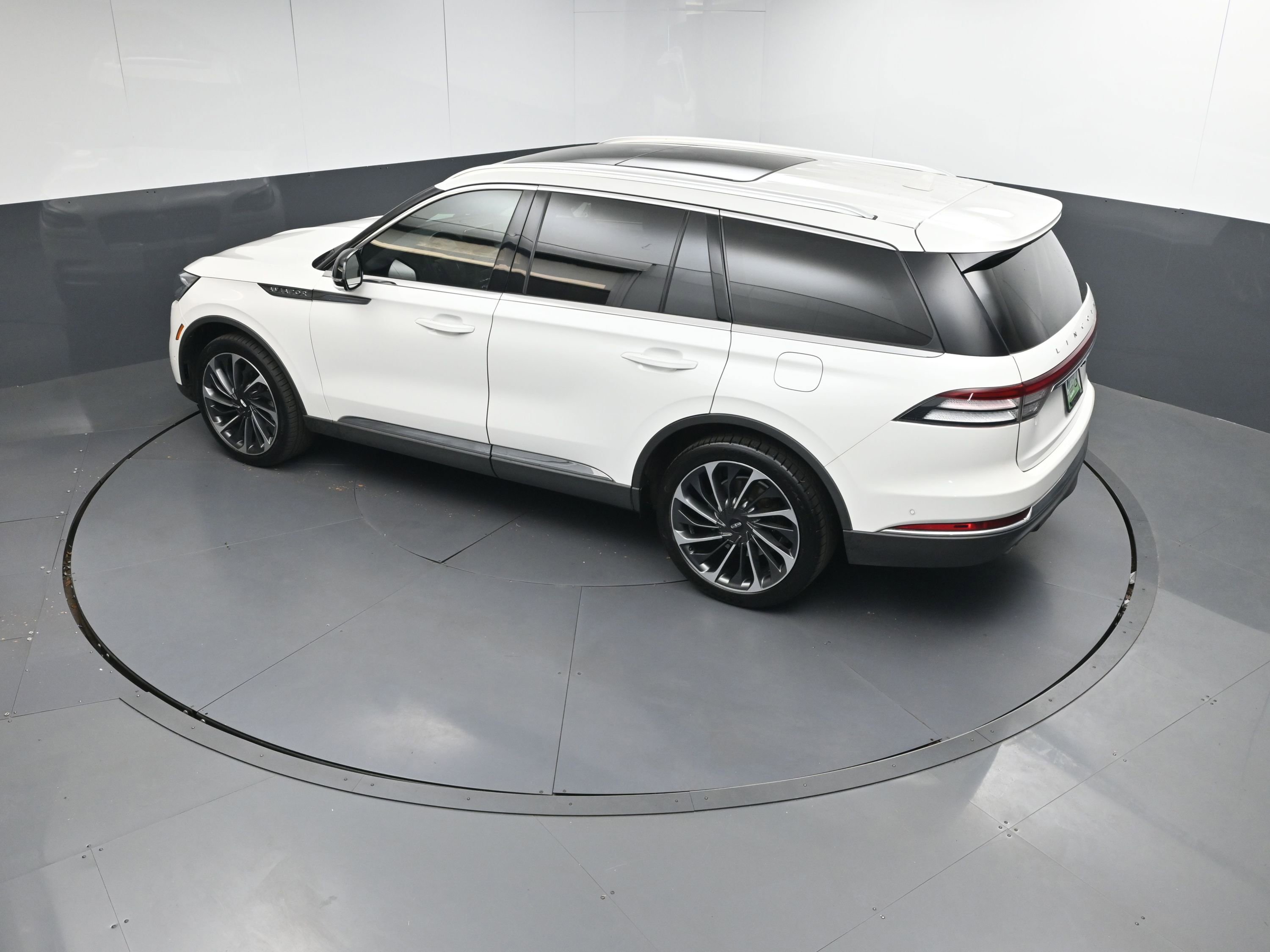 Used 2022 Lincoln Aviator Reserve w/ Equipment Group 201A image 35