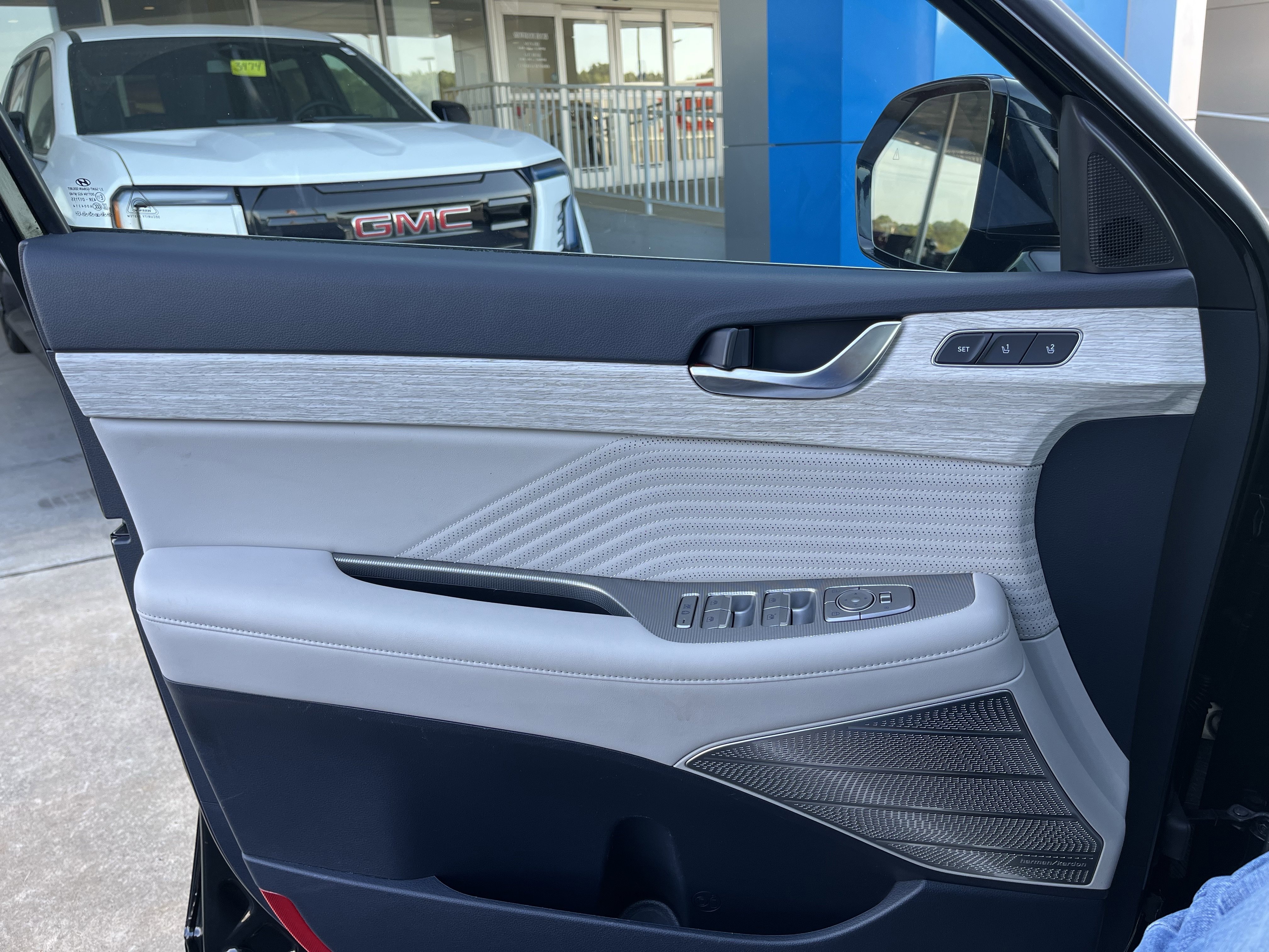 Used 2024 Hyundai Palisade Calligraphy image 14