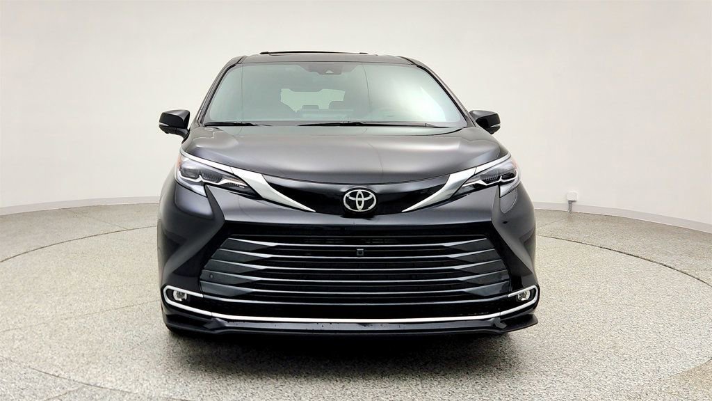 Used 2026 Toyota Sienna Platinum image 2