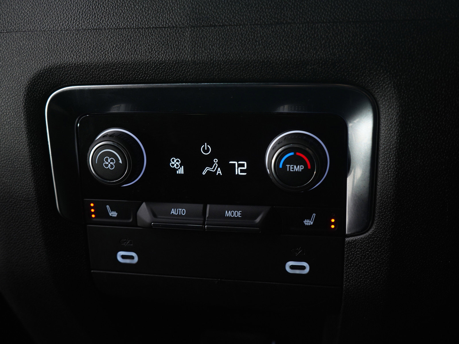 Used 2022 Chevrolet Suburban LT w/ Luxury Package image 22