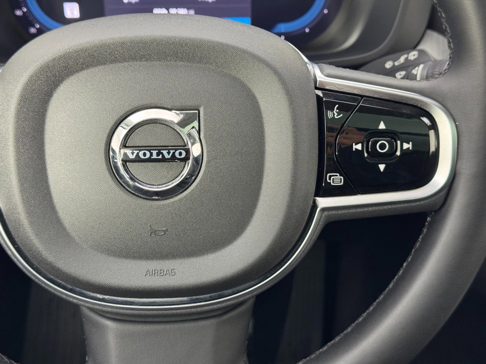 Used 2025 Volvo XC60 T8 Plus w/ Climate Package PRO AWD/4WD image 23