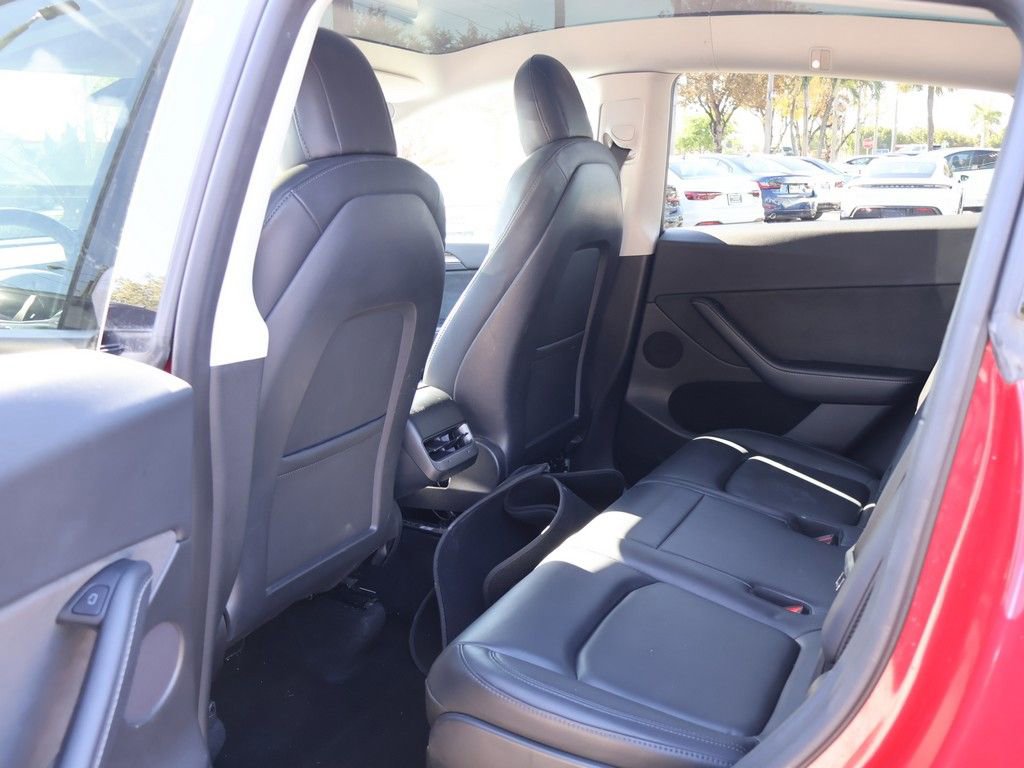 Used 2022 Tesla Model Y Long Range image 35