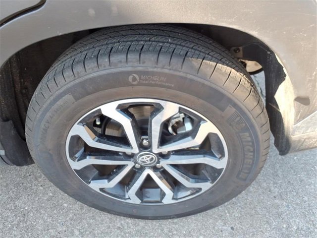 Used 2023 Toyota Corolla Cross SE image 18