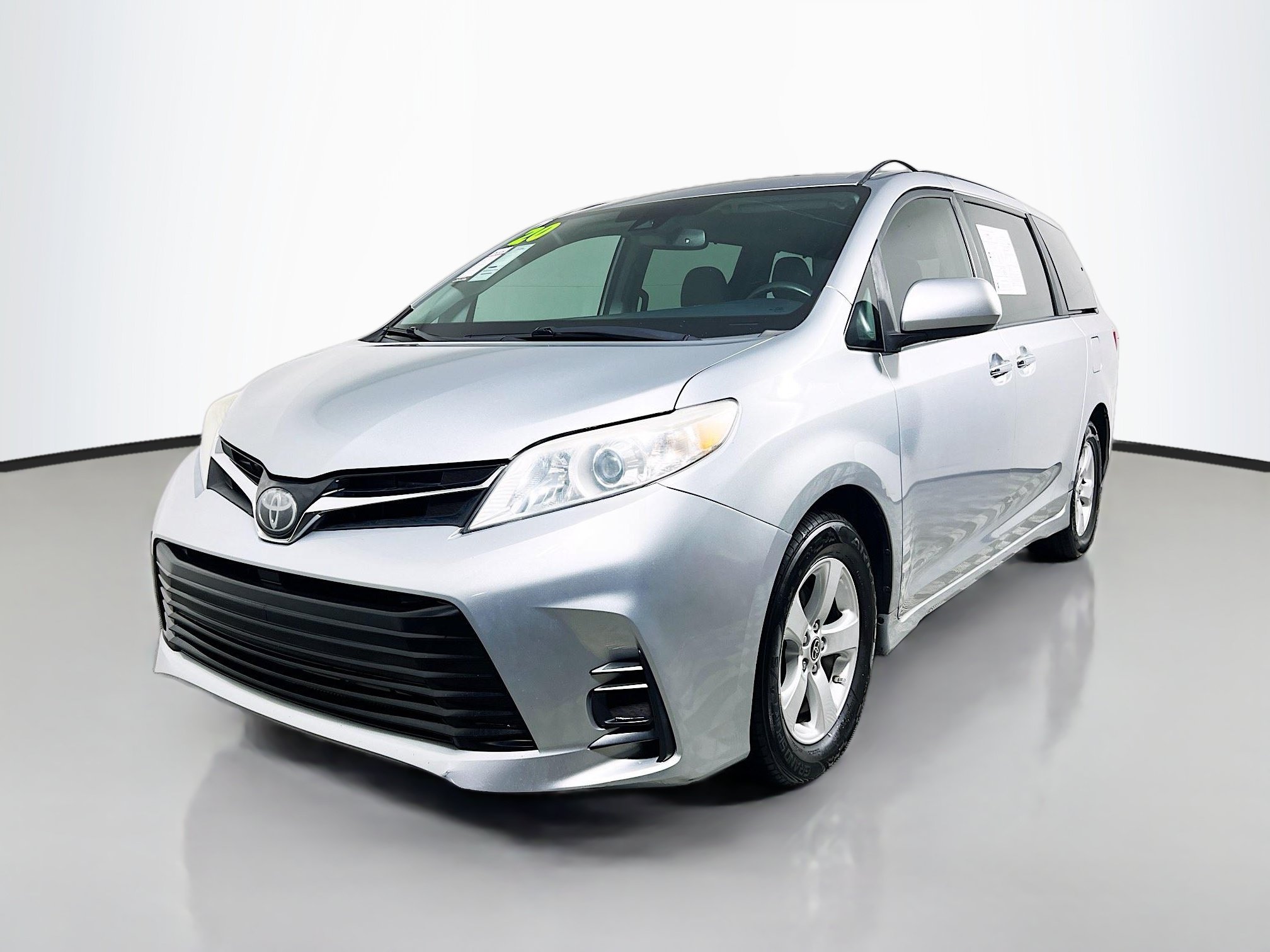 Used 2020 Toyota Sienna LE w/ LE Preferred Package FWD image 10