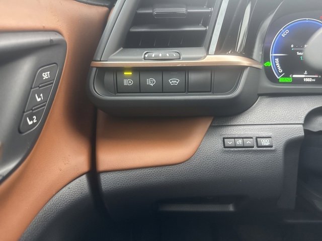 Used 2025 Toyota Crown Signia image 25