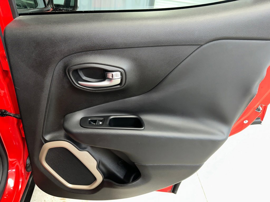 Used 2015 Jeep Renegade Limited image 24