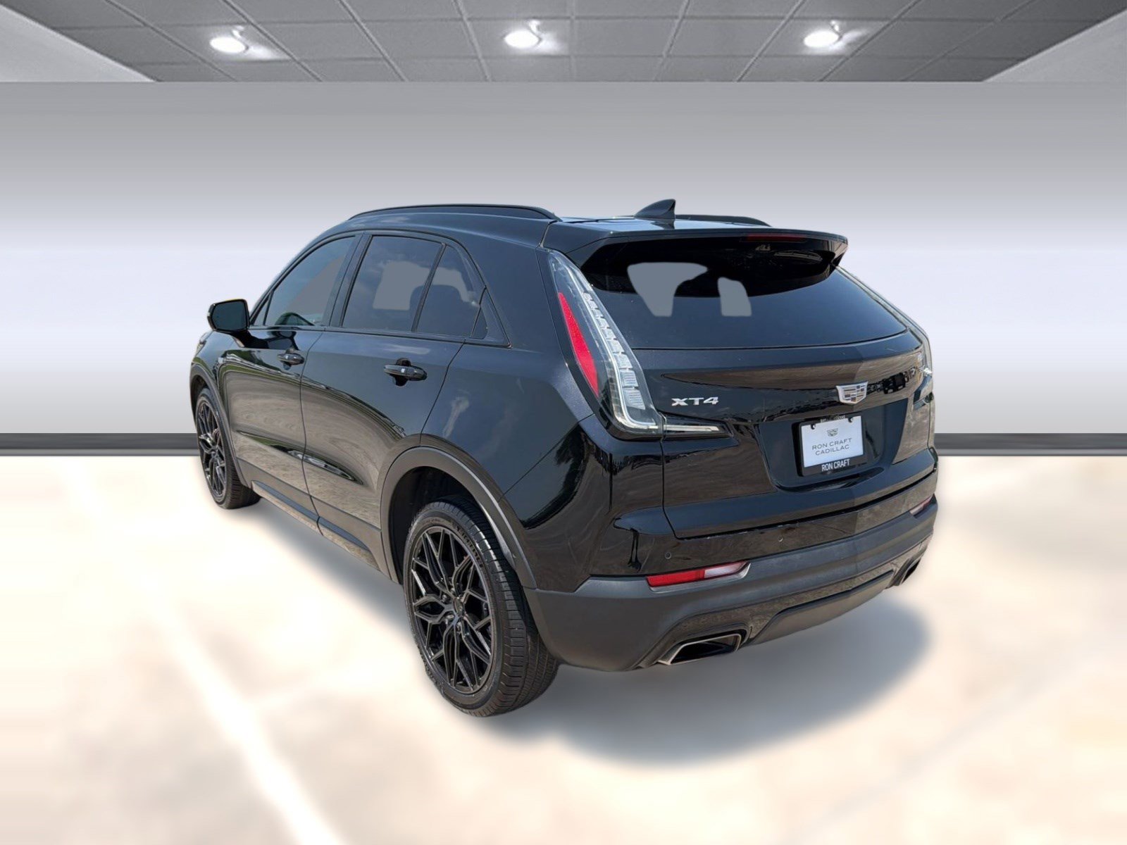 Used 2022 Cadillac XT4 Sport w/ Comfort Package FWD image 3