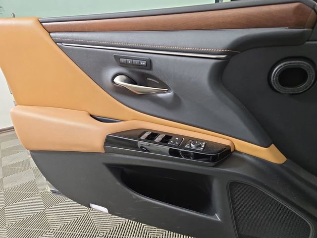 Certified 2024 Lexus ES 300h w/ Luxury Package image 29