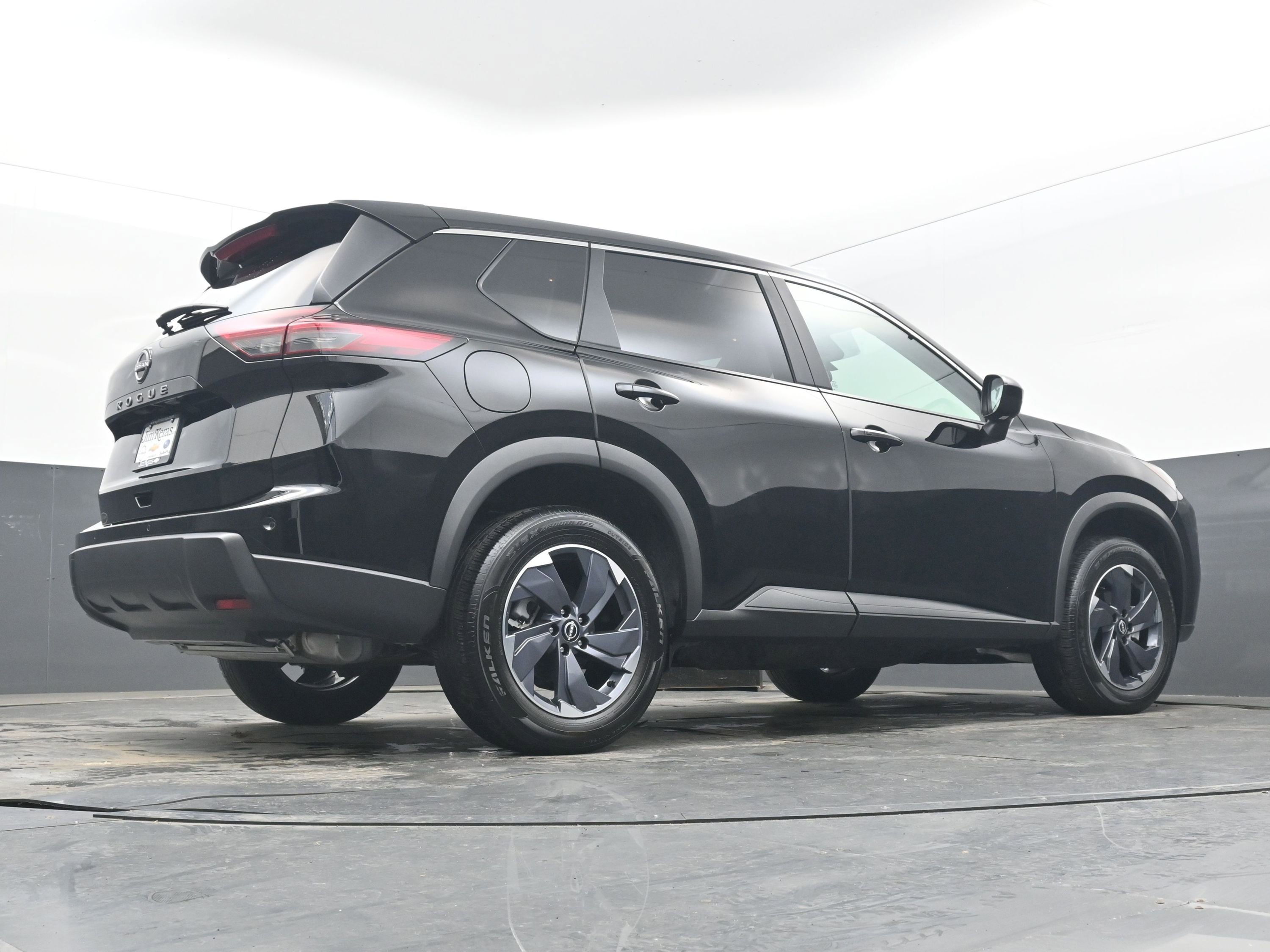 Used 2025 Nissan Rogue SV image 30