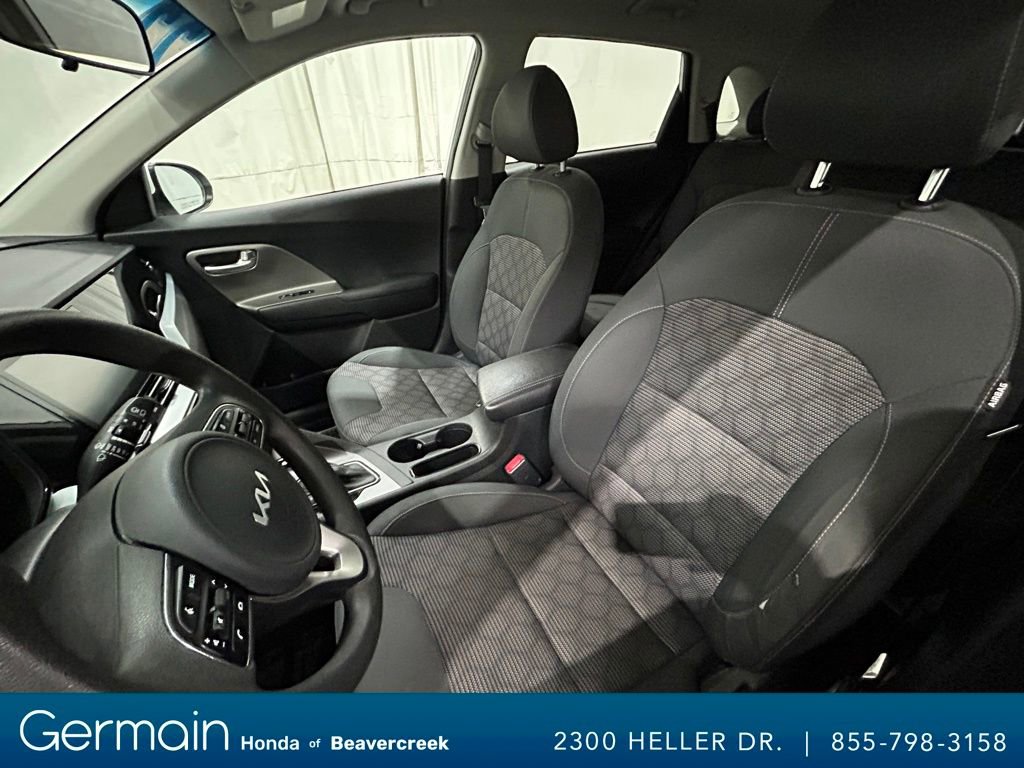 Used 2022 Kia Niro LX image 27