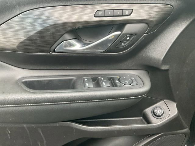 Used 2024 GMC Terrain SLT image 26