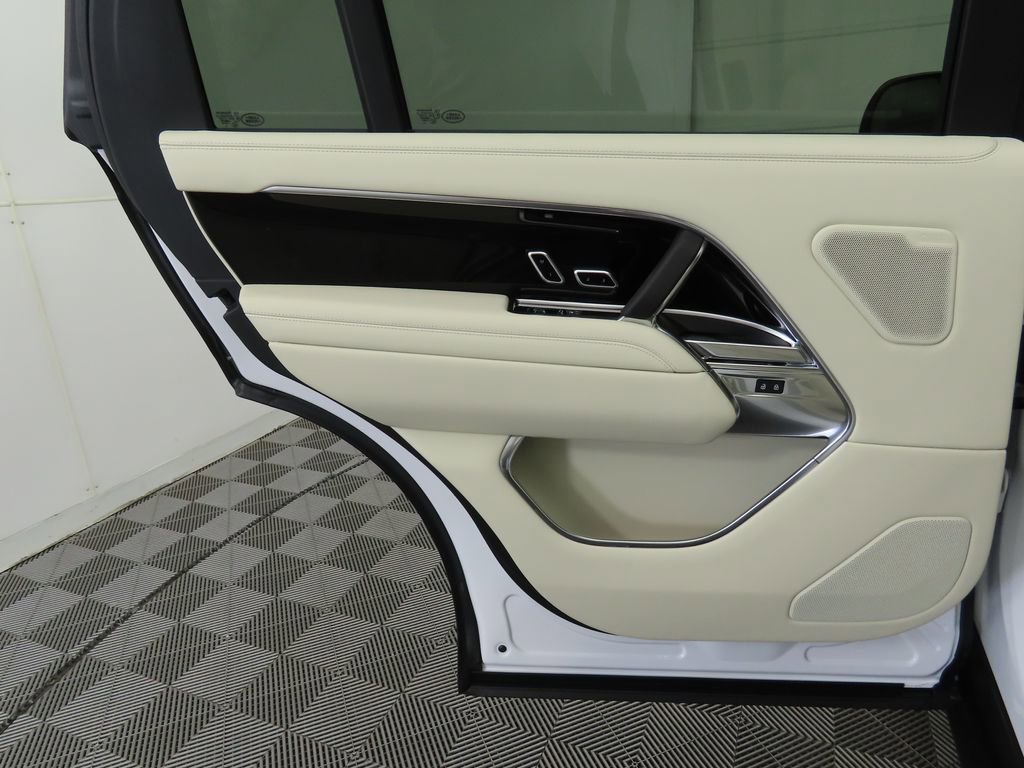 New 2025 Land Rover Range Rover Long Wheelbase SE image 26