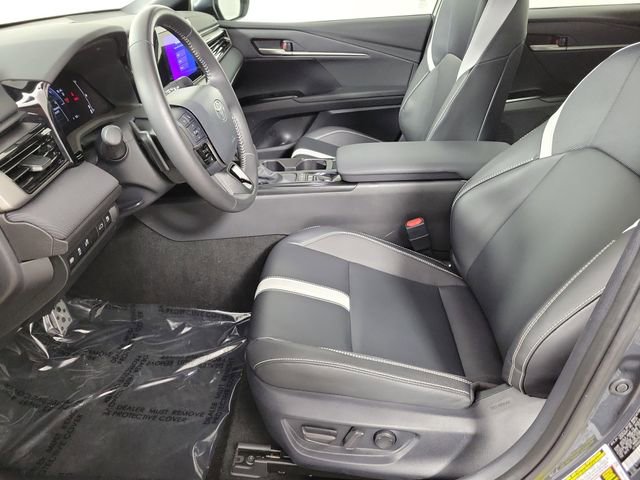 Used 2025 Toyota Camry SE FWD image 19