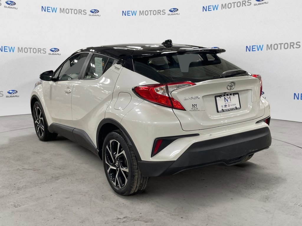 Used 2019 Toyota C-HR XLE image 3