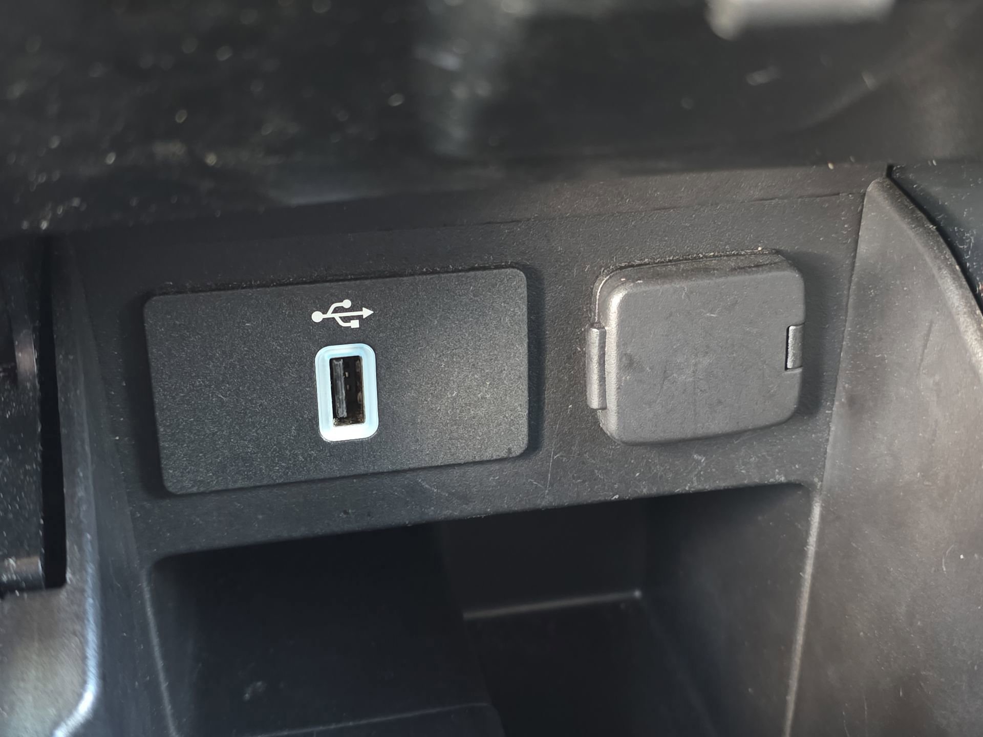 Certified 2018 Ford Explorer XLT w/ Equipment Group 202A image 47