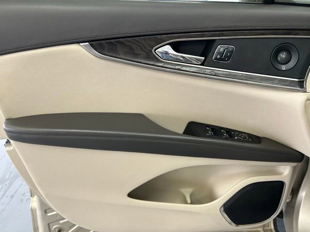 Used 2017 Lincoln MKX Reserve w/ Driver Assistance Package image 13