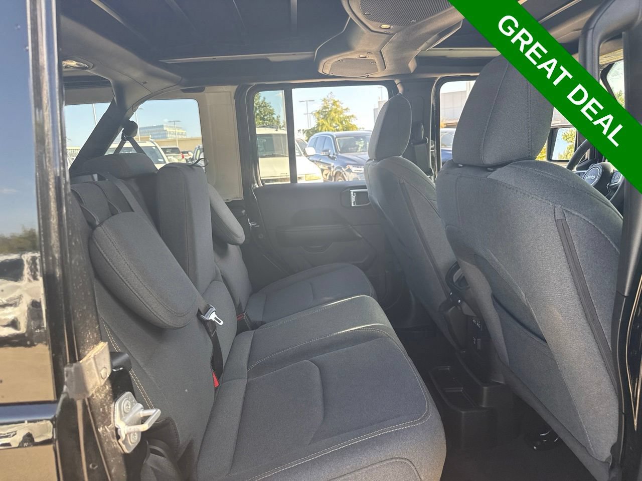 Used 2025 Jeep Wrangler Unlimited Sahara w/ Safety Group AWD/4WD image 12
