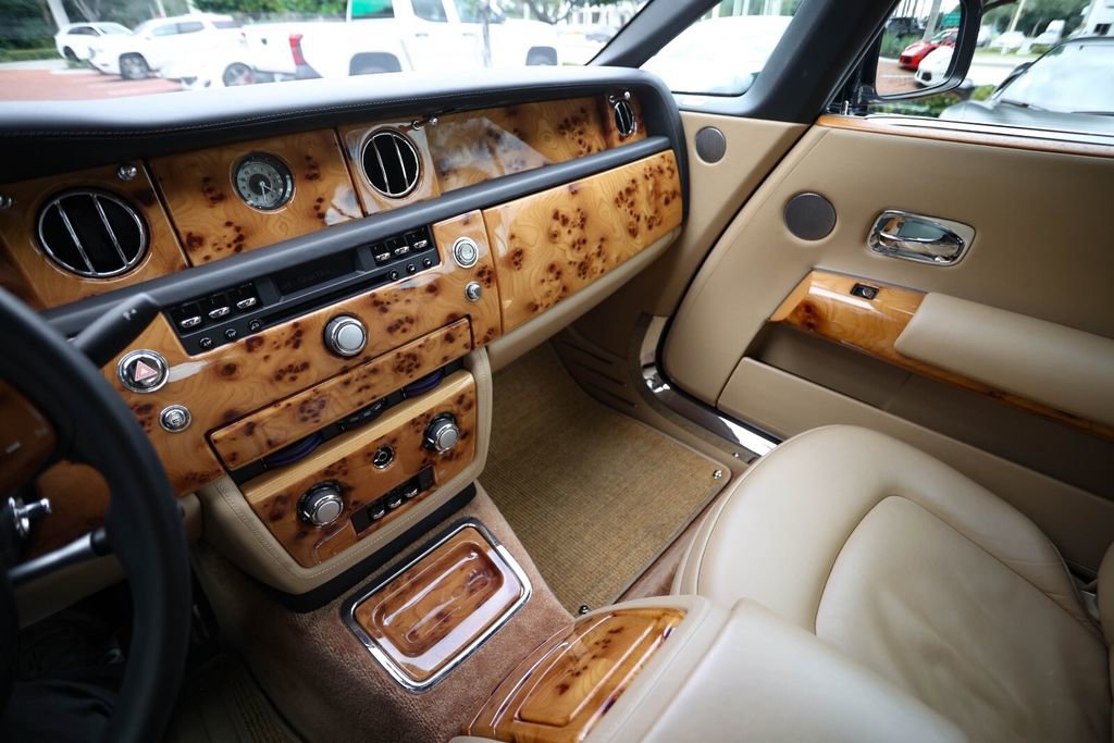 Used 2010 Rolls-Royce Phantom Drophead Coupe image 42