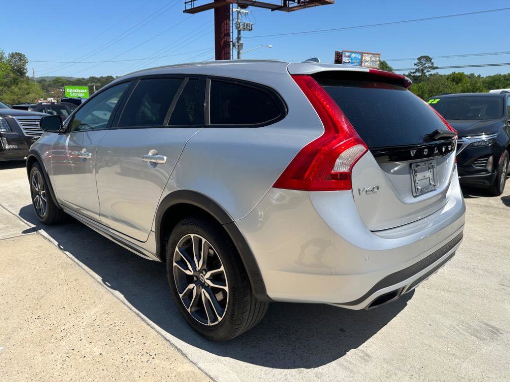 Used 2016 Volvo V60 T5 Cross Country image 9