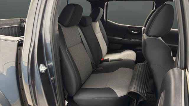 Used 2022 Toyota Tacoma TRD Off-Road image 29