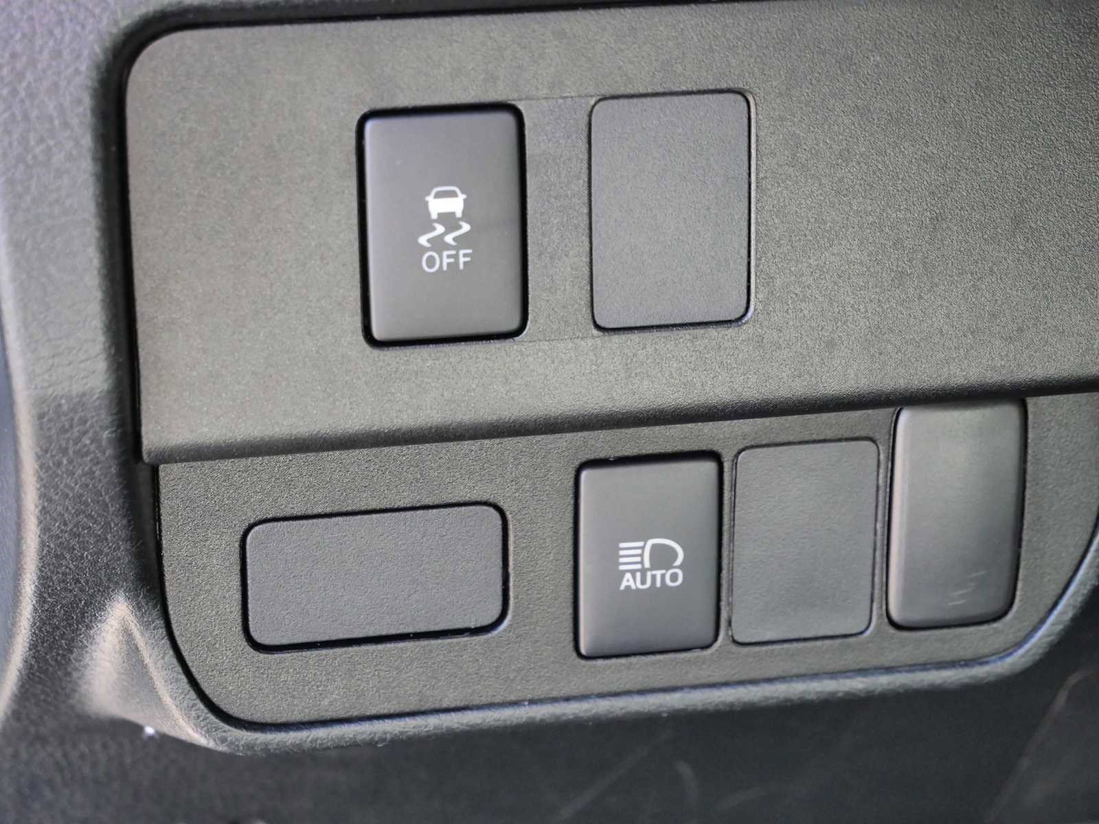 Used 2020 Toyota Tacoma SR image 21