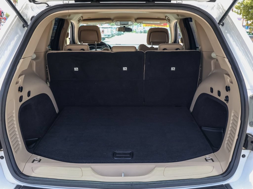 Used 2018 Jeep Grand Cherokee Laredo RWD image 16