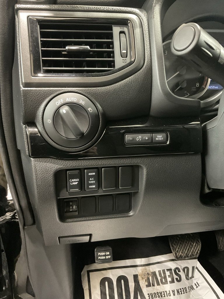 Used 2024 Nissan Titan SV w/ SV Bronze Edition Package image 8