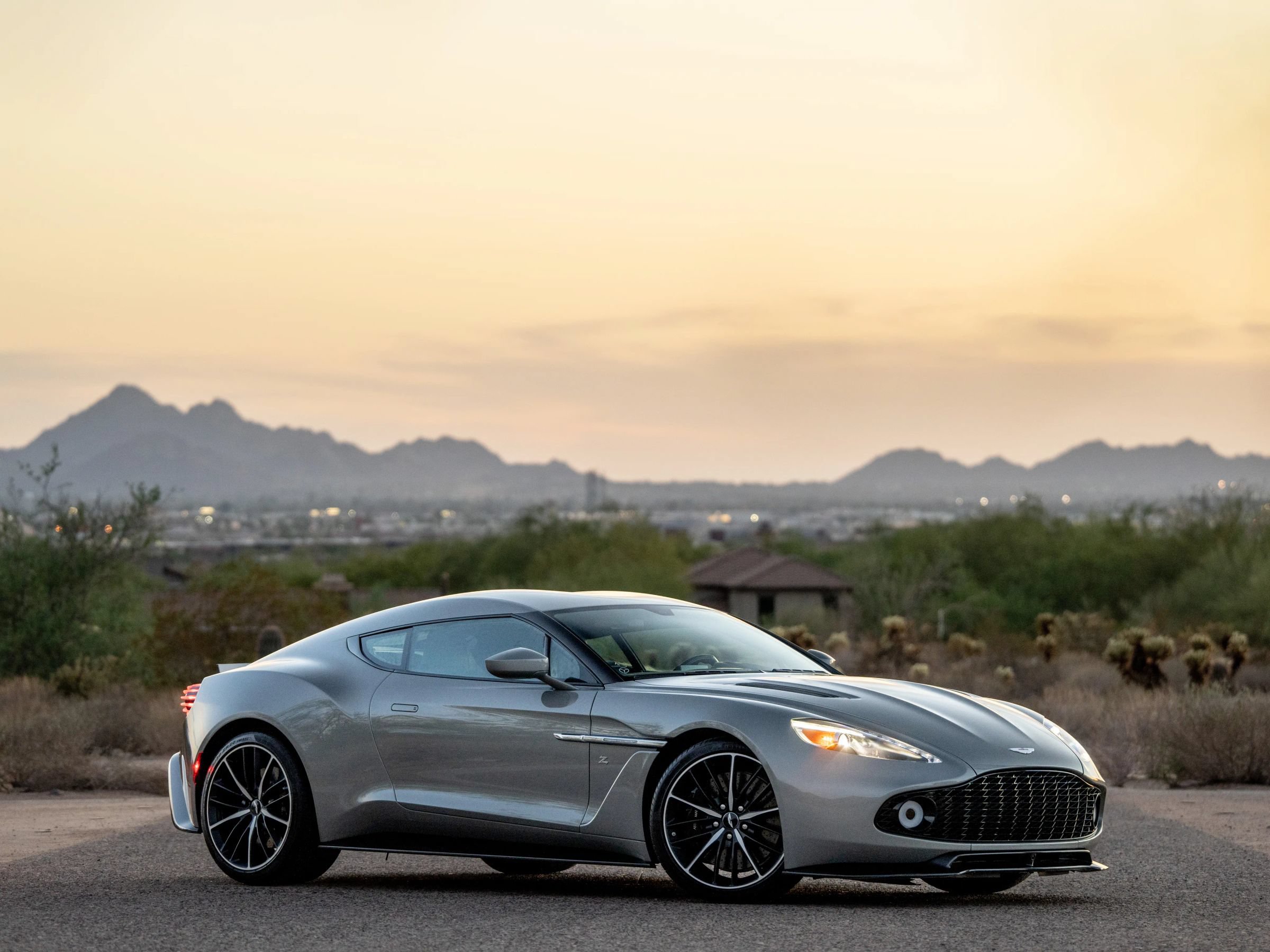Used 2018 Aston Martin Vanquish Zagato RWD image 1