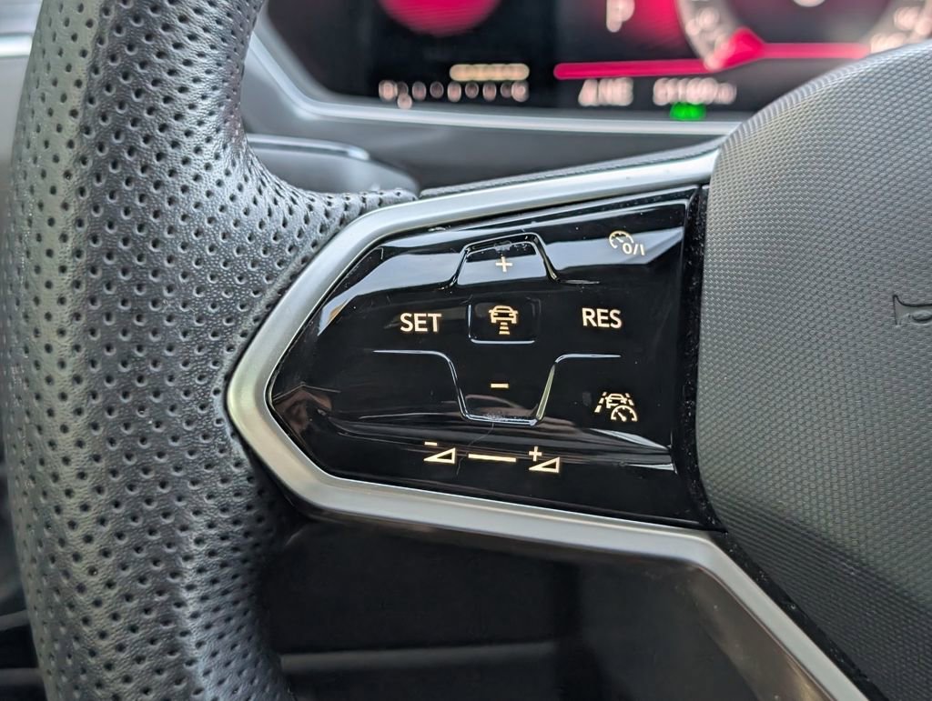 Used 2022 Volkswagen Tiguan SE R-Line image 26