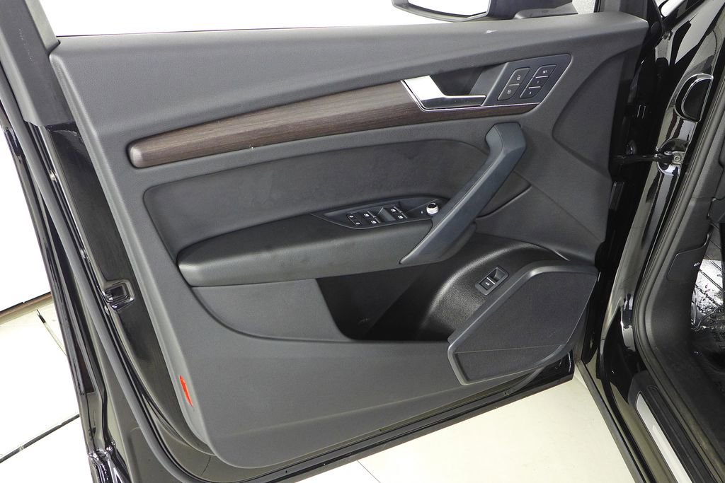 Used 2023 Audi Q5 2.0T Premium w/ Convenience Package image 11