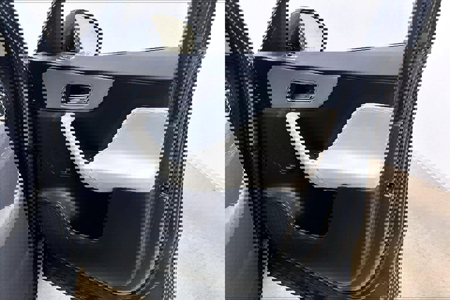 Used 2017 Jaguar F-PACE Prestige image 25