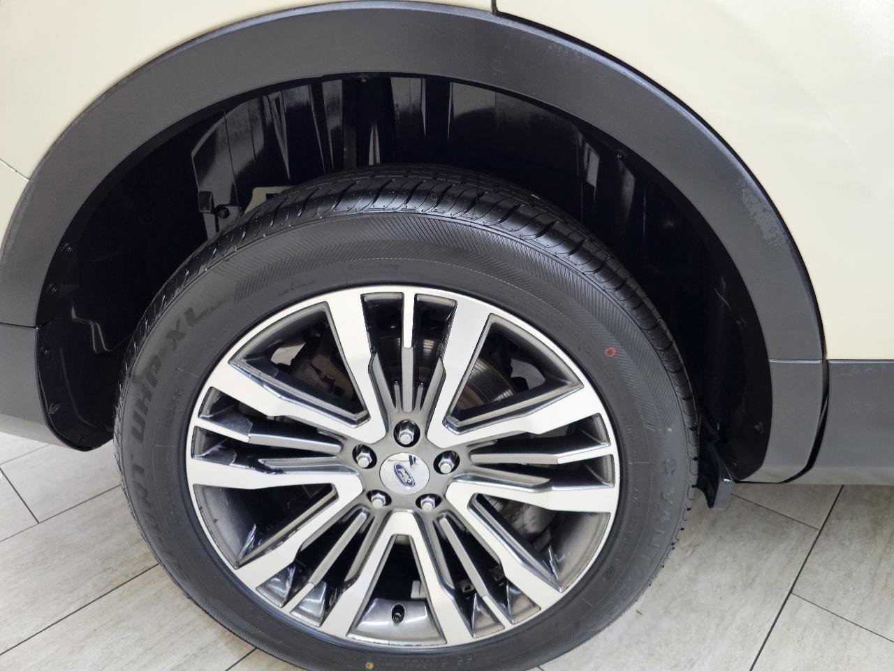 Used 2018 Ford Explorer Platinum image 44