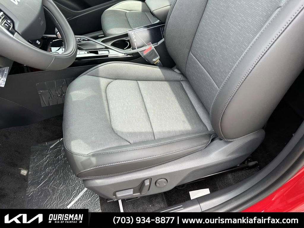 New 2025 Kia Niro SX Touring image 29