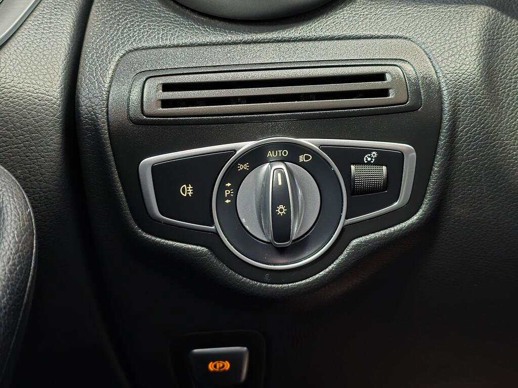 Used 2022 Mercedes-Benz GLC 300 image 26