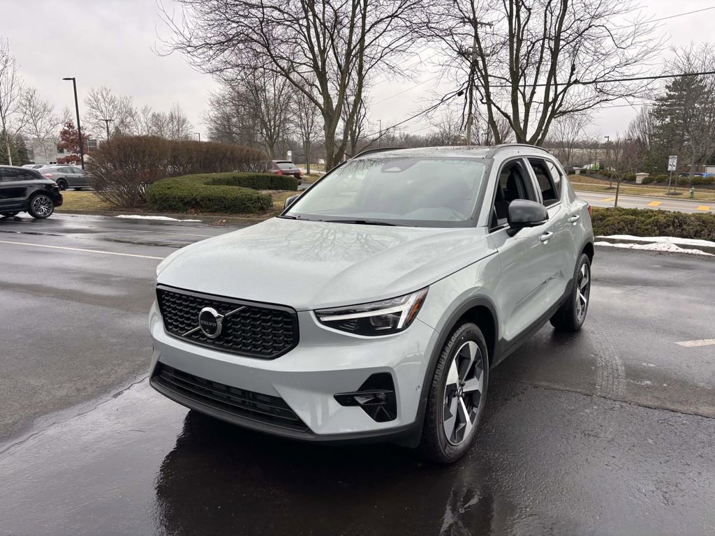 New 2026 Volvo XC40 B5 Plus w/ Protection Package Premier image 3