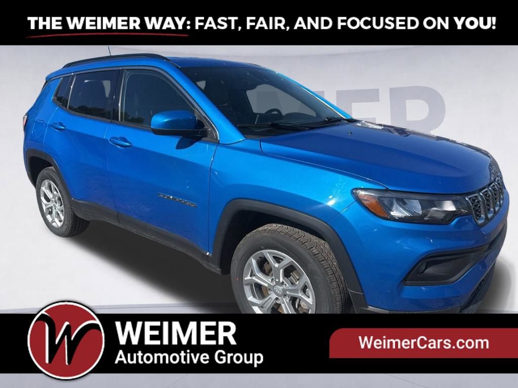 Used 2024 Jeep Compass Latitude AWD/4WD image 3