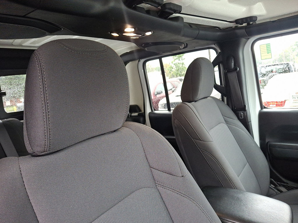 Certified 2022 Jeep Gladiator Willys image 13