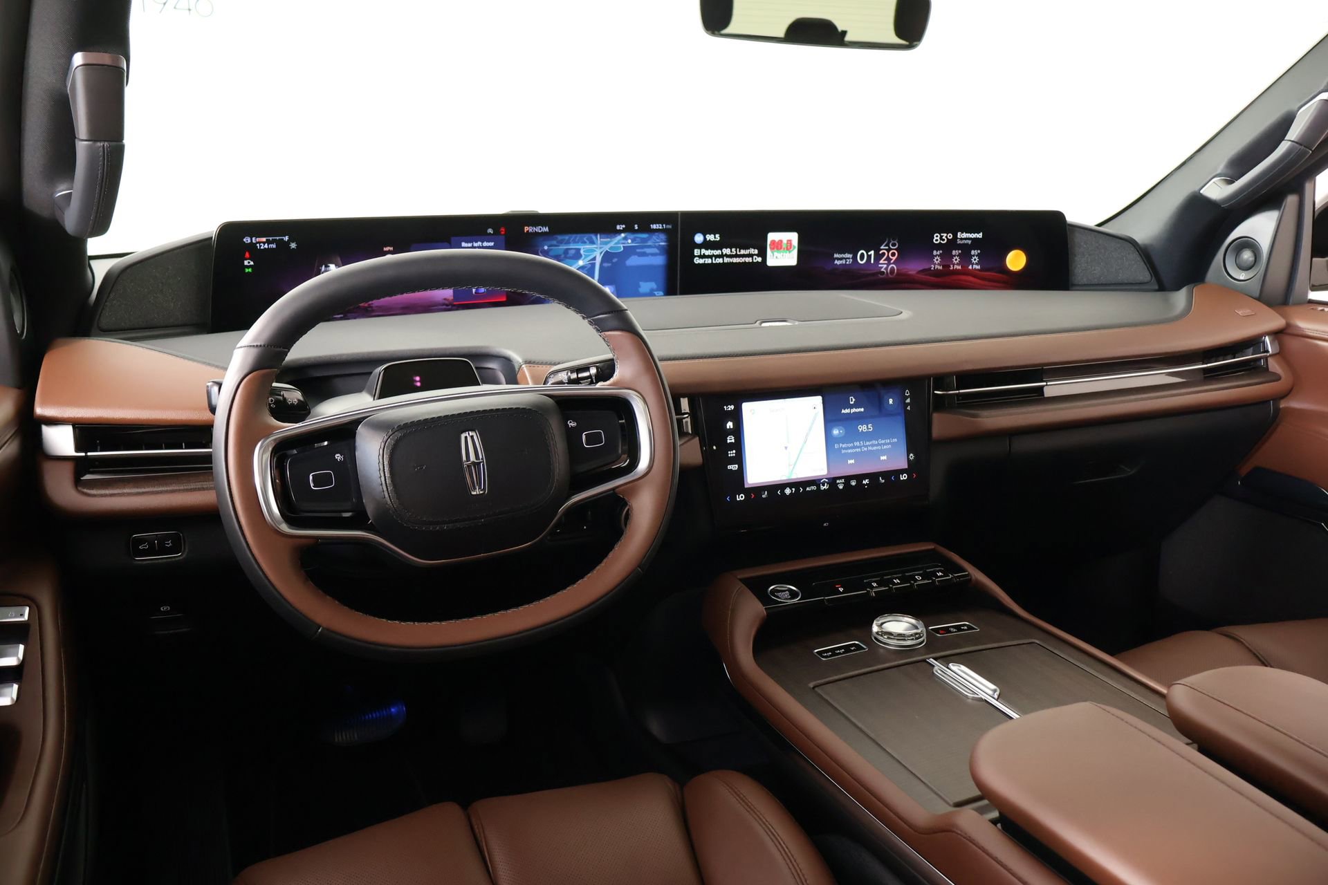 Used 2026 Lincoln Navigator Reserve AWD/4WD image 2