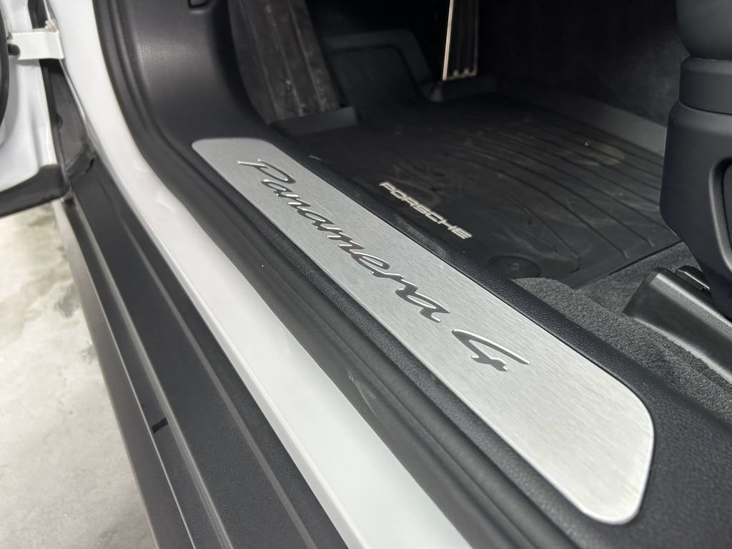 Certified 2024 Porsche Panamera 4 AWD/4WD image 15