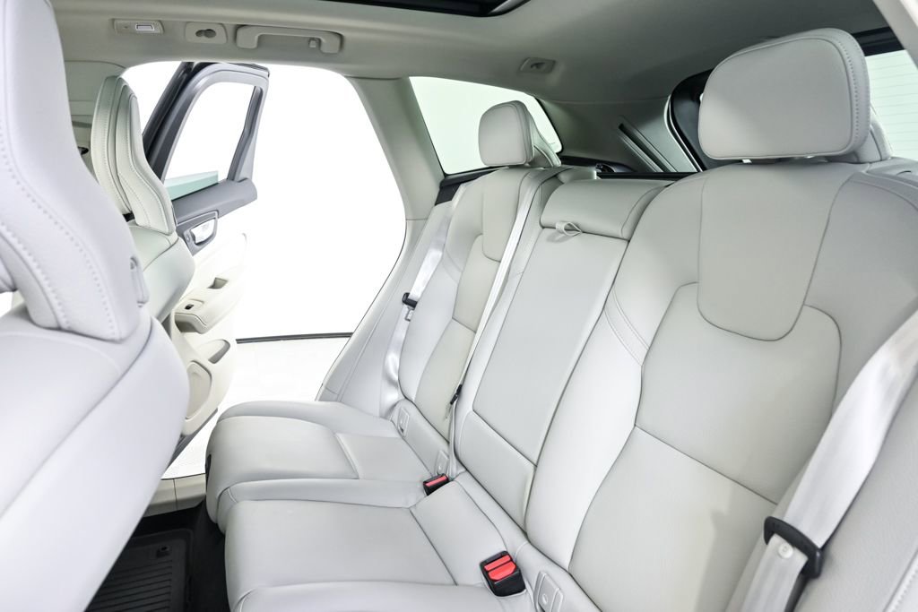 Certified 2023 Volvo XC60 B5 Plus w/ Protection Package Premier AWD/4WD image 21