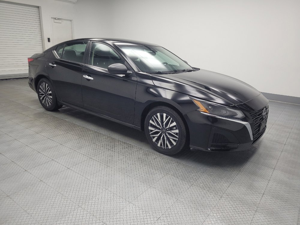 Used 2024 Nissan Altima 2.5 SV image 11
