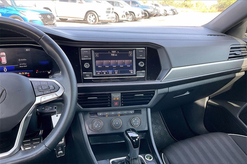 Used 2024 Volkswagen Jetta Sport image 9